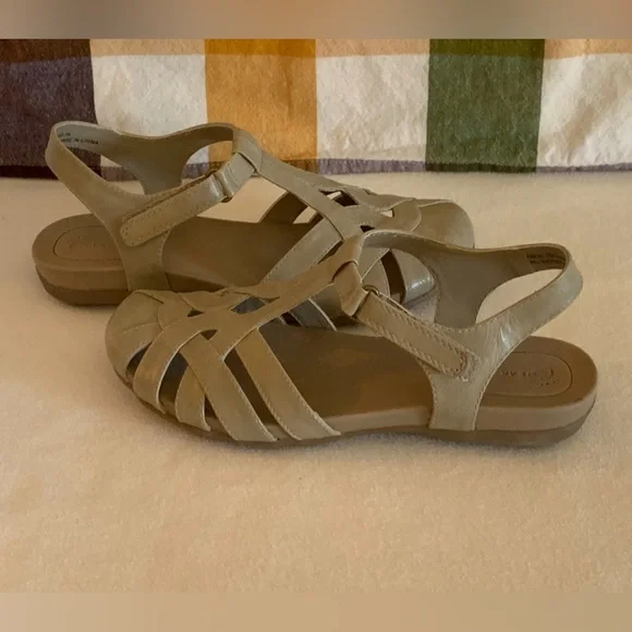 WEAR EVER AMOR SLIP ON SHOES - SZ 7M - Picture 3 of 5